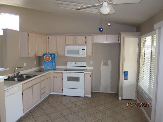 832 Cathedral Ln, Modesto, CA 95351 photo 2