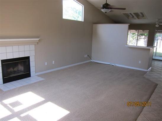 832 Cathedral Ln, Modesto, CA 95351 photo 3