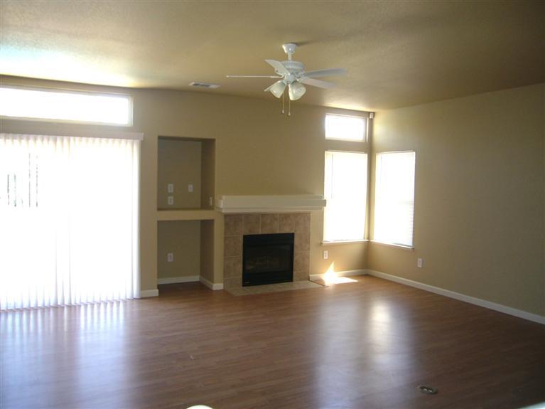 2207 Sorrel Dr, Turlock, CA 95380 photo 2