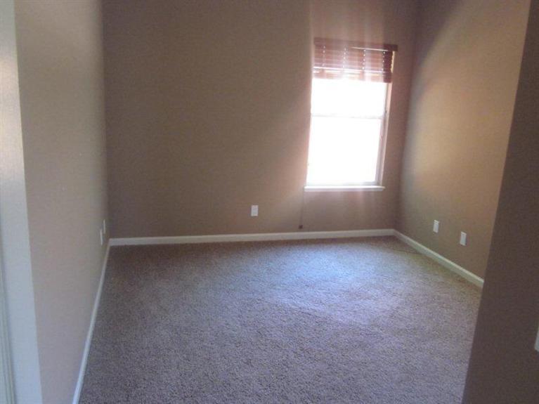 2660 Hogan Dr, Turlock, CA 95382 photo 8