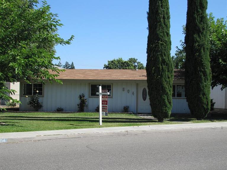 804 E St, Oakdale, CA 95361 photo 1