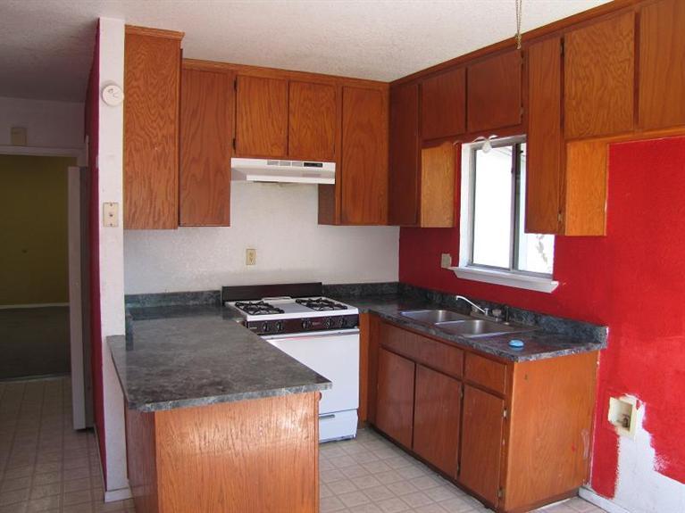 804 E St, Oakdale, CA 95361 photo 3