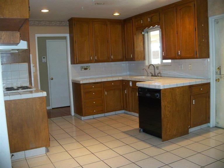 2208 Thomas St, Ceres, CA 95307 photo 2