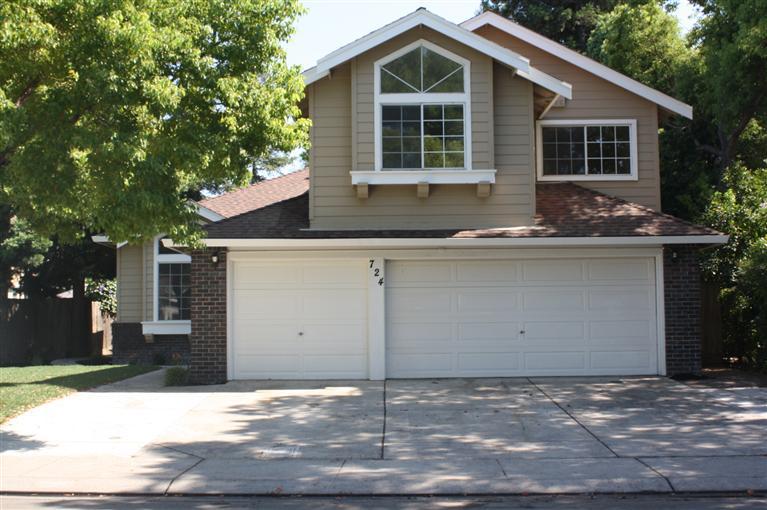 724 Waddell Way, Modesto, CA 95357 photo 1