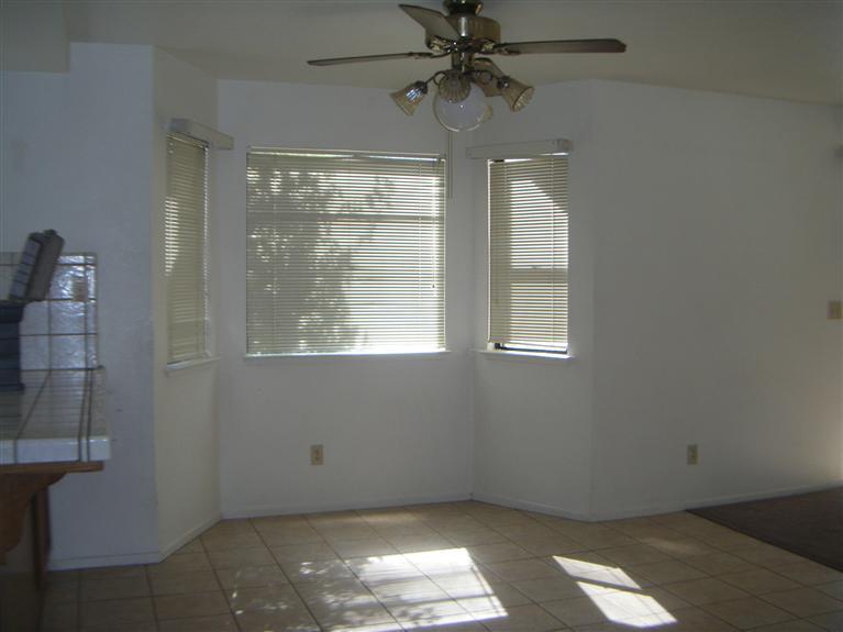 532 Klopping Ct, Patterson, CA 95363 photo 2