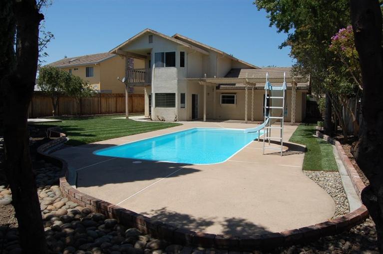 1730 Camellia Dr, Tracy, CA 95376 photo 2