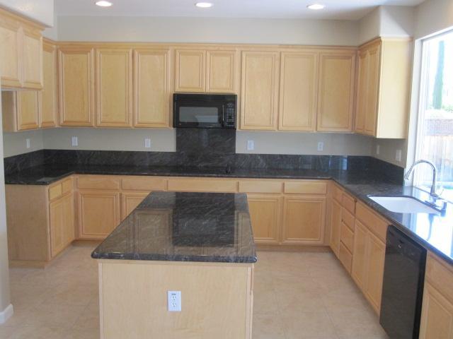 242 Kelley Mist Ln, Tracy, CA 95377 photo 2