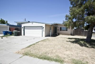 951 Marin St, Manteca, CA 95336 photo 1