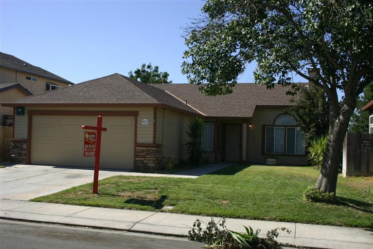 913 Fall River Dr, Modesto, CA 95351 photo 2