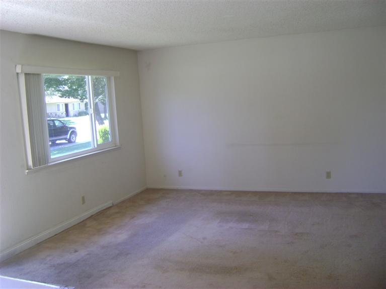 2221 Chrysler Dr #1, Modesto, CA 95350 photo 2
