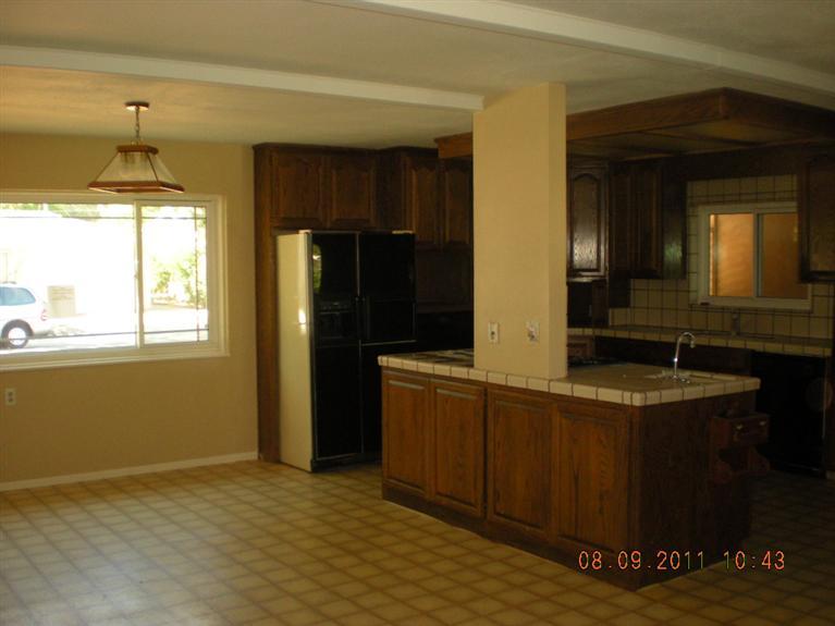1015 Durant St, Modesto, CA 95350 photo 2