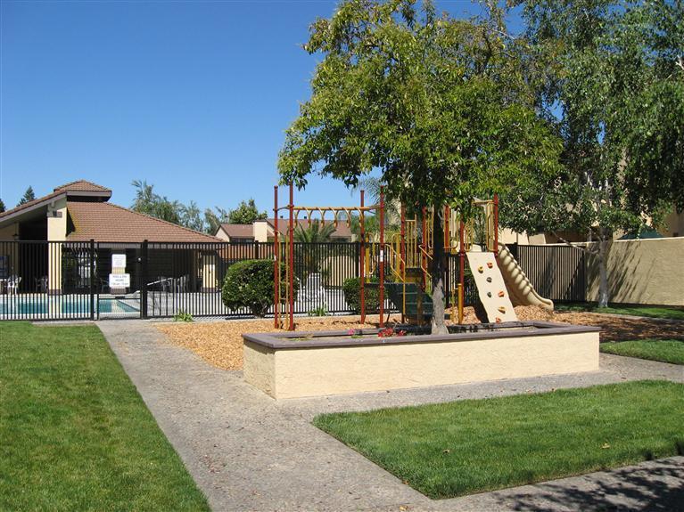 3126 Andre Ln, Turlock, CA 95382 photo 2