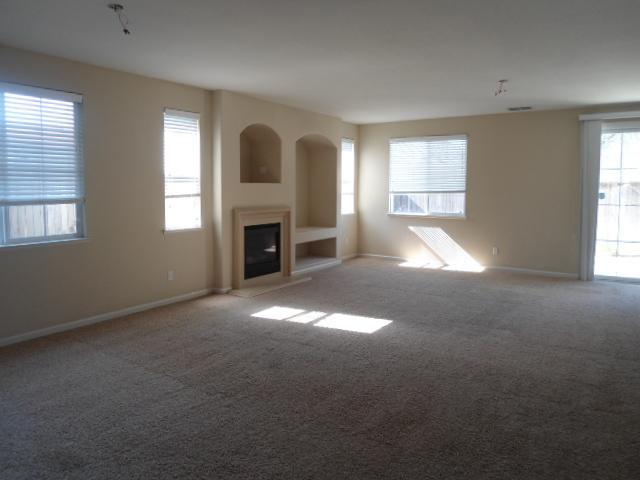427 Noble Dr, Merced, CA 95348 photo 2