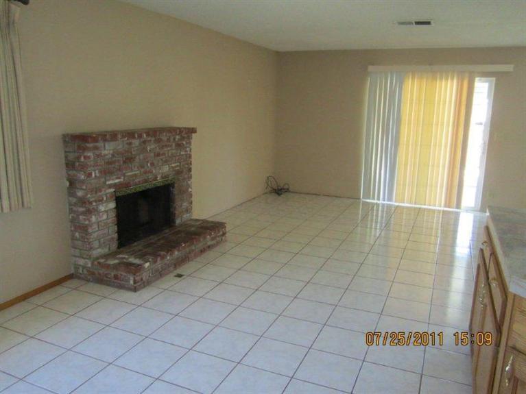 1646 David Dr, Escalon, CA 95320 photo 3