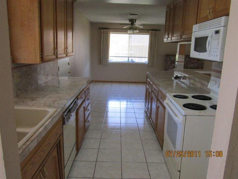 1646 David Dr, Escalon, CA 95320 photo 2