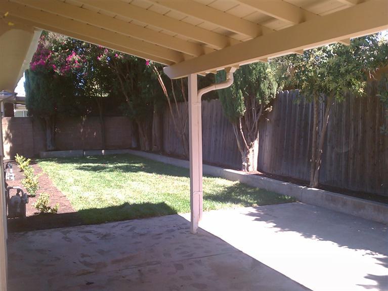 8 S Cambridge Dr, Lodi, CA 95242 photo 2