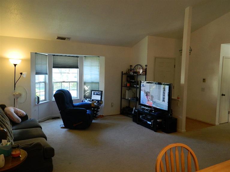 3847 Olivebranch Ln, Carmichael, CA 95608 photo 2