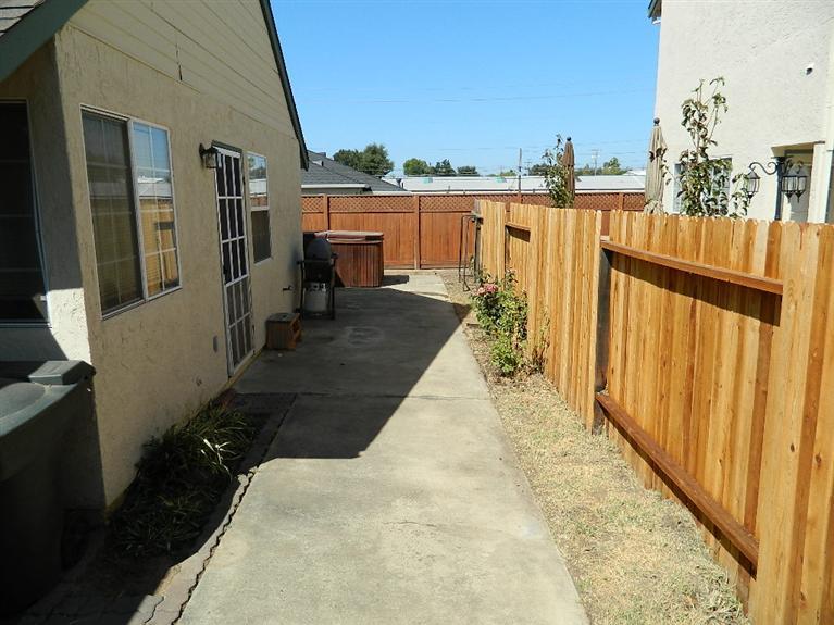 3847 Olivebranch Ln, Carmichael, CA 95608 photo 18