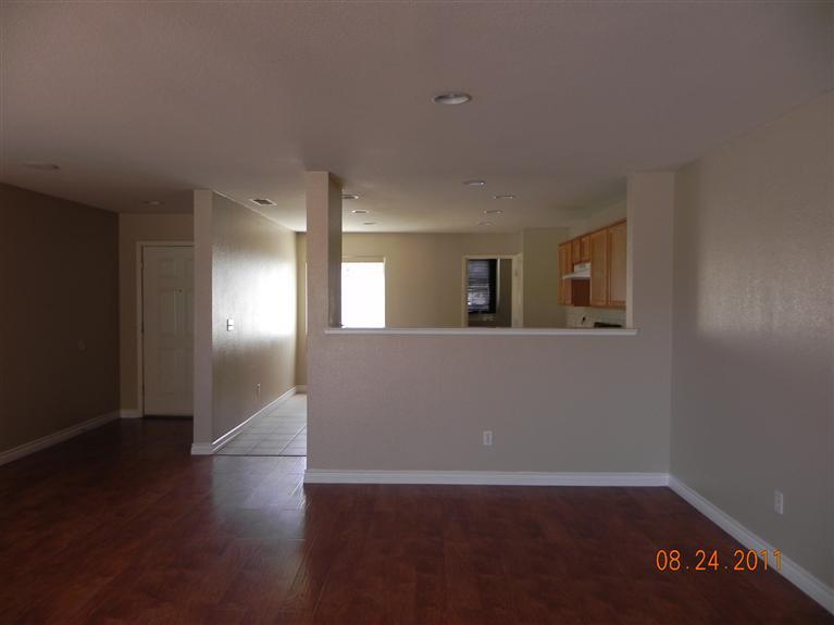 230 Red Robin Dr, Patterson, CA 95363 photo 4