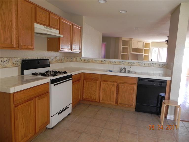 230 Red Robin Dr, Patterson, CA 95363 photo 7