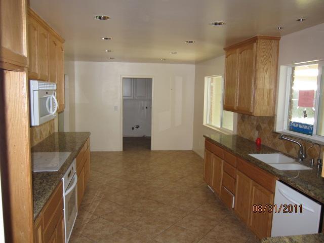 1105 Lexington Dr, Modesto, CA 95350 photo 2