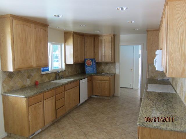 1105 Lexington Dr, Modesto, CA 95350 photo 3