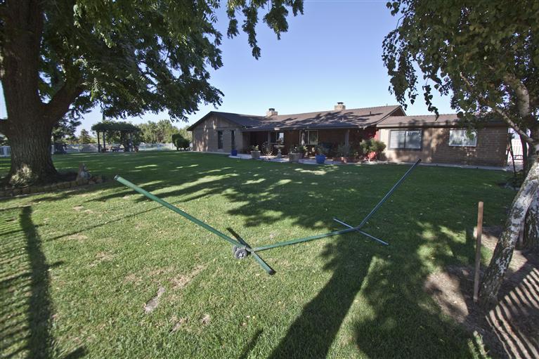2724 Albers Rd, Modesto, CA 95357 photo 1