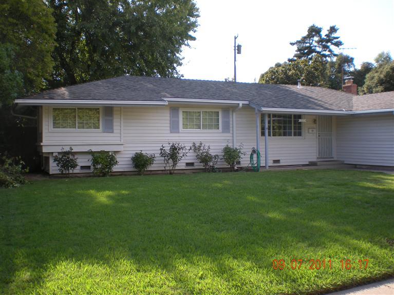 5825 Parkoaks Dr, Carmichael, CA 95608 photo 1