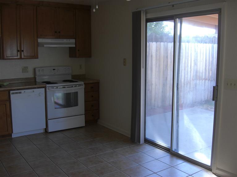 580 Clover Dr, Turlock, CA 95380 photo 5