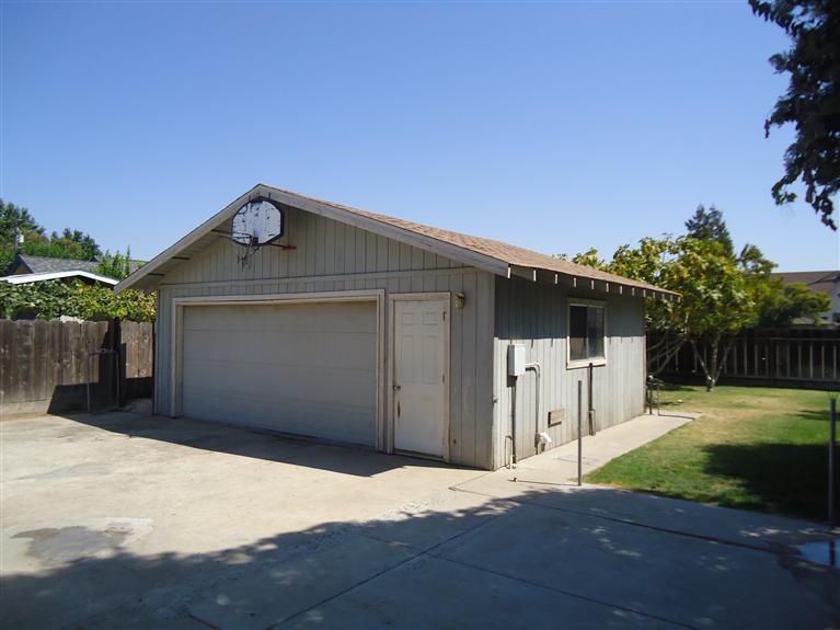 1514 Mitchell Ave, Escalon, CA 95320 photo 2