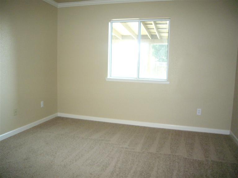 512 Red Robin Dr, Patterson, CA 95363 photo 6