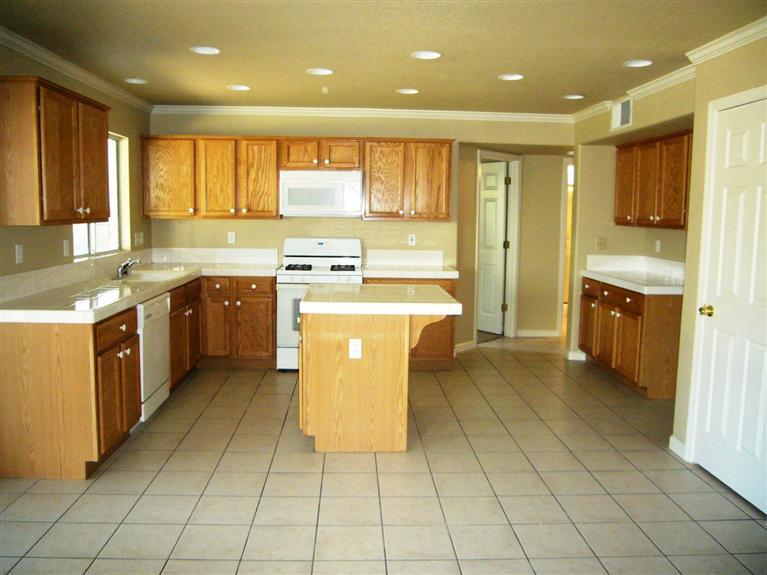 512 Red Robin Dr, Patterson, CA 95363 photo 4