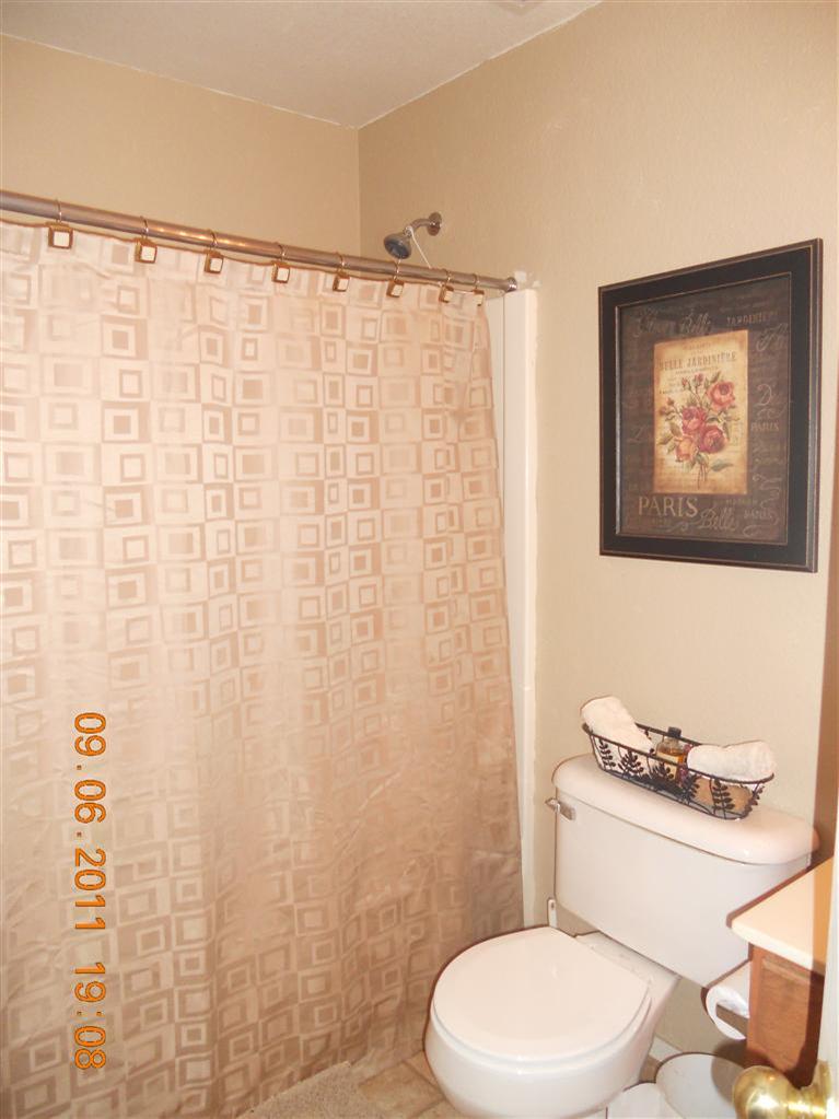 215 Elgin Ave, Lodi, CA 95240 photo 7