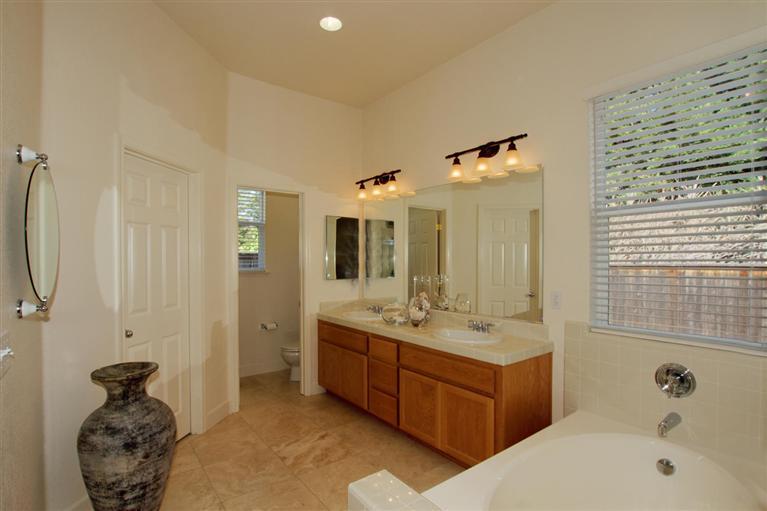 6001 Roswitha Ct, Carmichael, CA 95608 photo 9