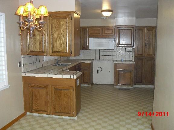 945 S Crescent Ave, Lodi, CA 95240 photo 2