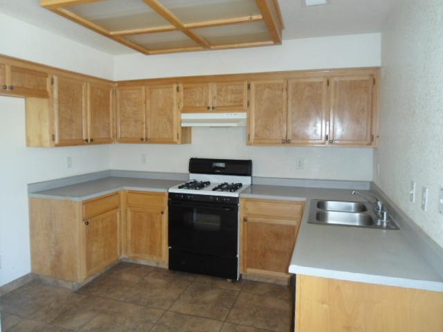 563 E San Xavier Ct, Merced, CA 95341 photo 3