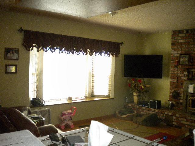 25 W Armstrong Rd, Lodi, CA 95242 photo 4