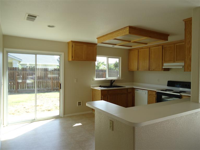1967 Mcgee Ave, Dos Palos, CA 93620 photo 3