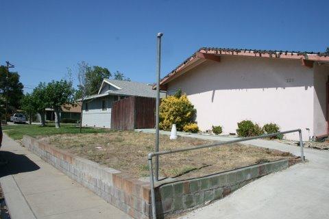 220 El Capitan Ave, Manteca, CA 95337 photo 2