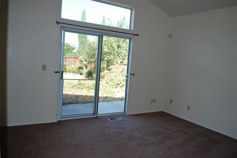 220 King Arthur Ct, Tracy, CA 95376 photo 4