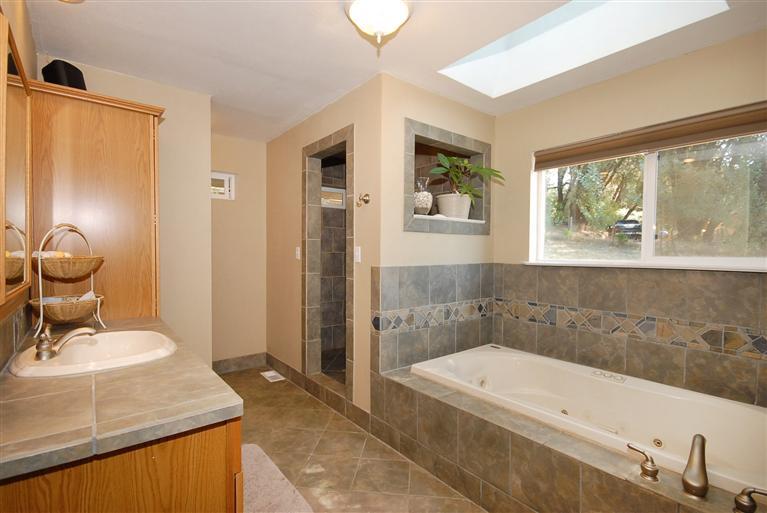 19960 Meadowood Dr, Jackson, CA 95642 photo 7