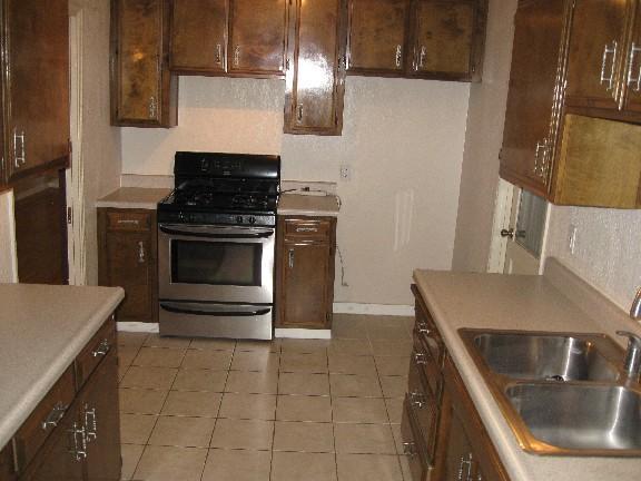 210 Emerson Ave, Tracy, CA 95376 photo 2
