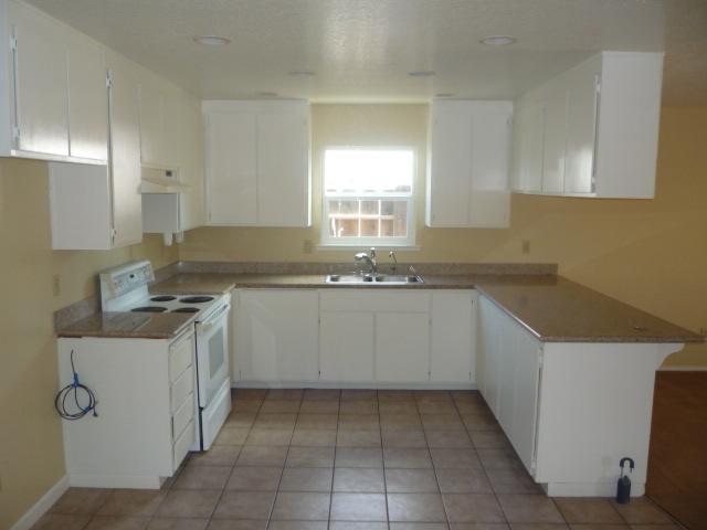 624 Walnut Ave, Patterson, CA 95363 photo 2