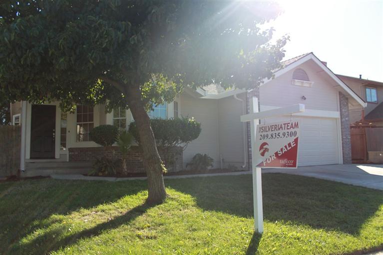 144 Camelback St, Lathrop, CA 95330 photo 2