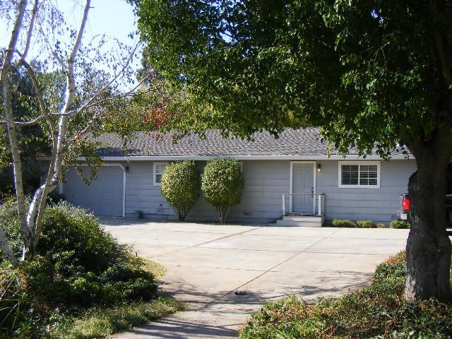 8225 Chester Dr, Sacramento, CA 95830 photo 2