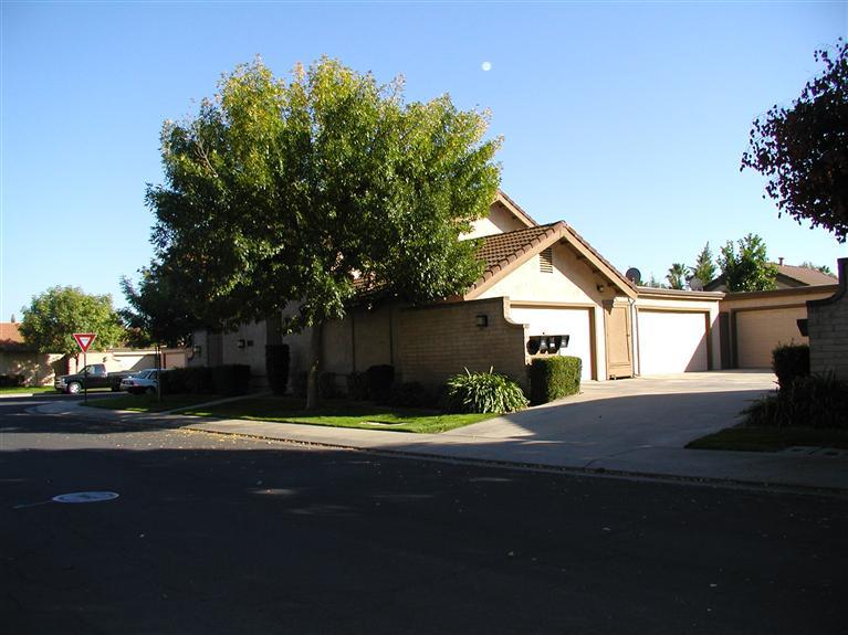 1012 Claremont Ct, Modesto, CA 95356 photo 2