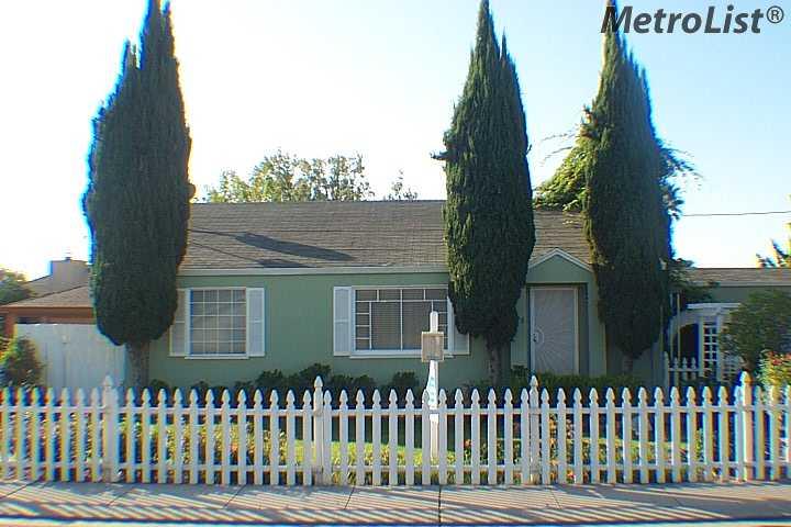 220 W Edison St, Manteca, CA 95336 photo 1