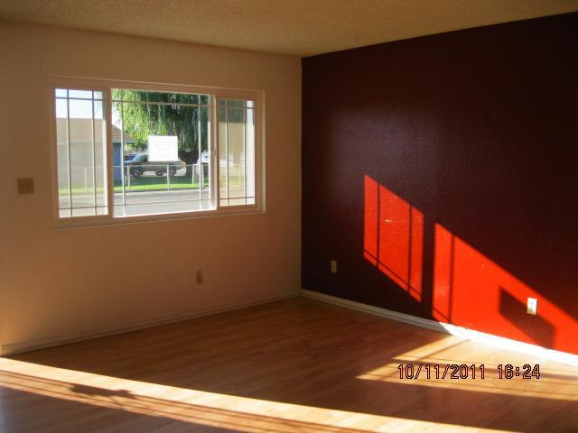 1009 Meadowview Dr, Galt, CA 95632 photo 2