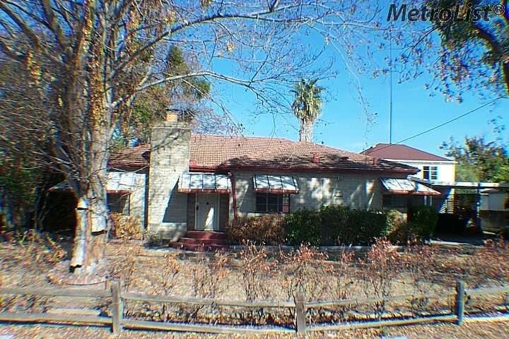 305 W Edison St, Manteca, CA 95336 photo 1