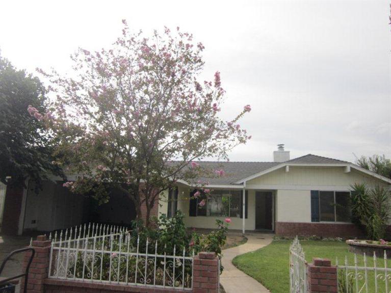 1013 Cadillac Dr, Modesto, CA 95351 photo 1